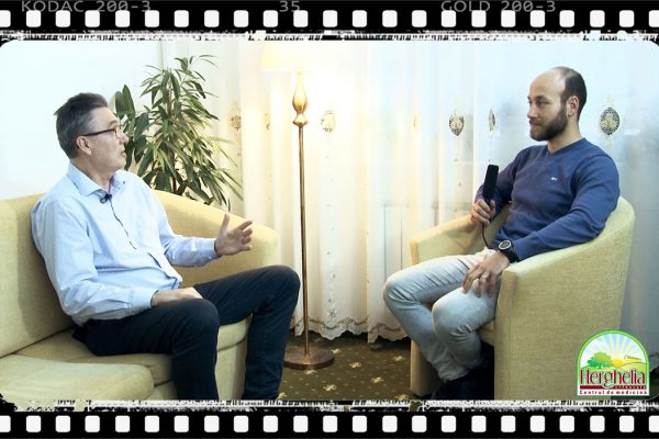 az embernek a kezébe adták a jövőjét...